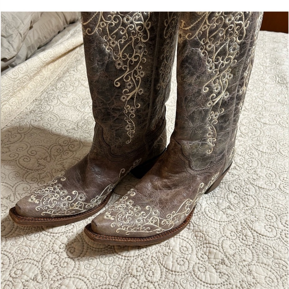 Women’s Corral Floral Embroidered Cowgirl Boots Size 11
